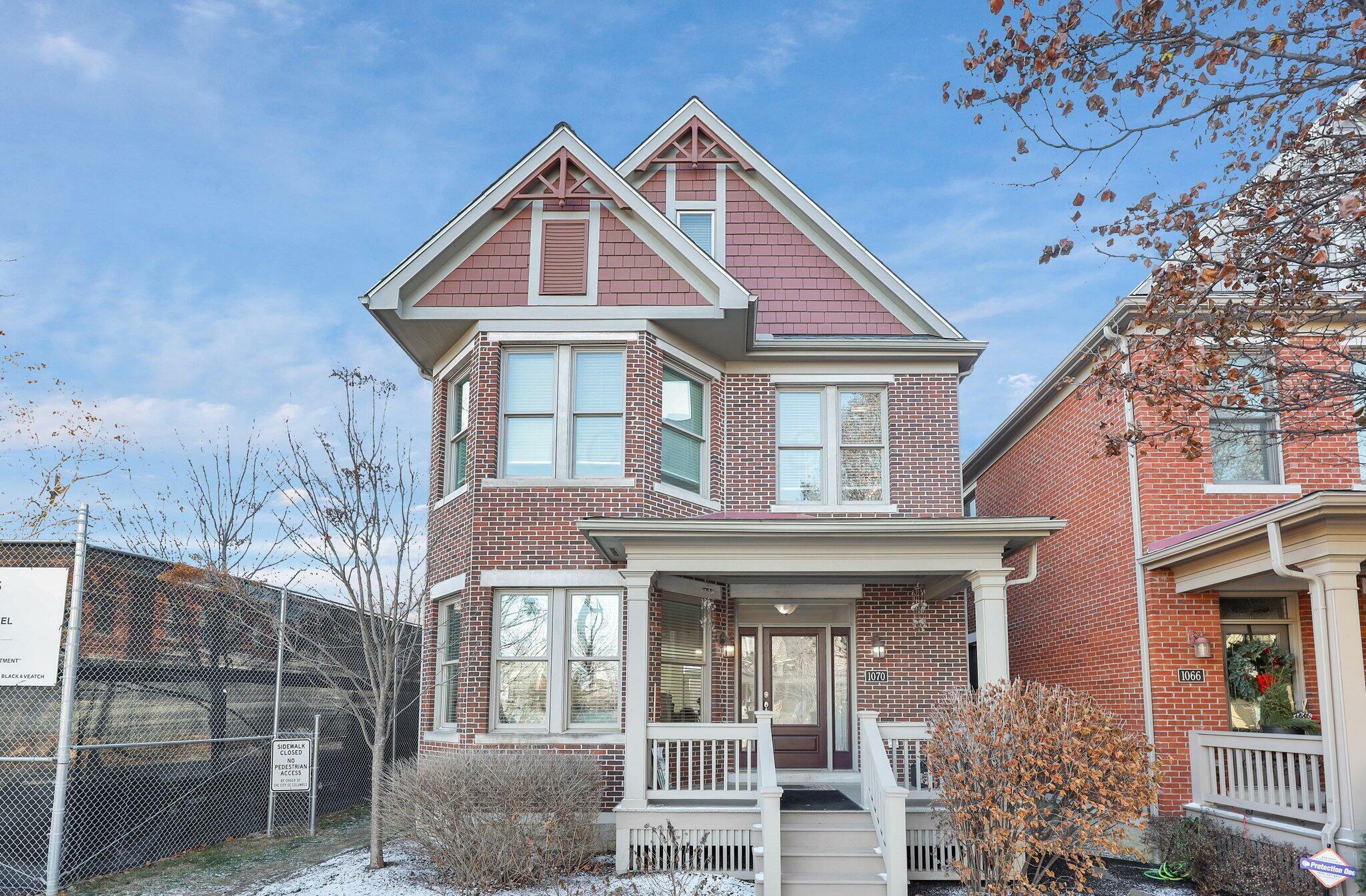 Property Photo:  1070 Harrison Park Place  OH 43201 