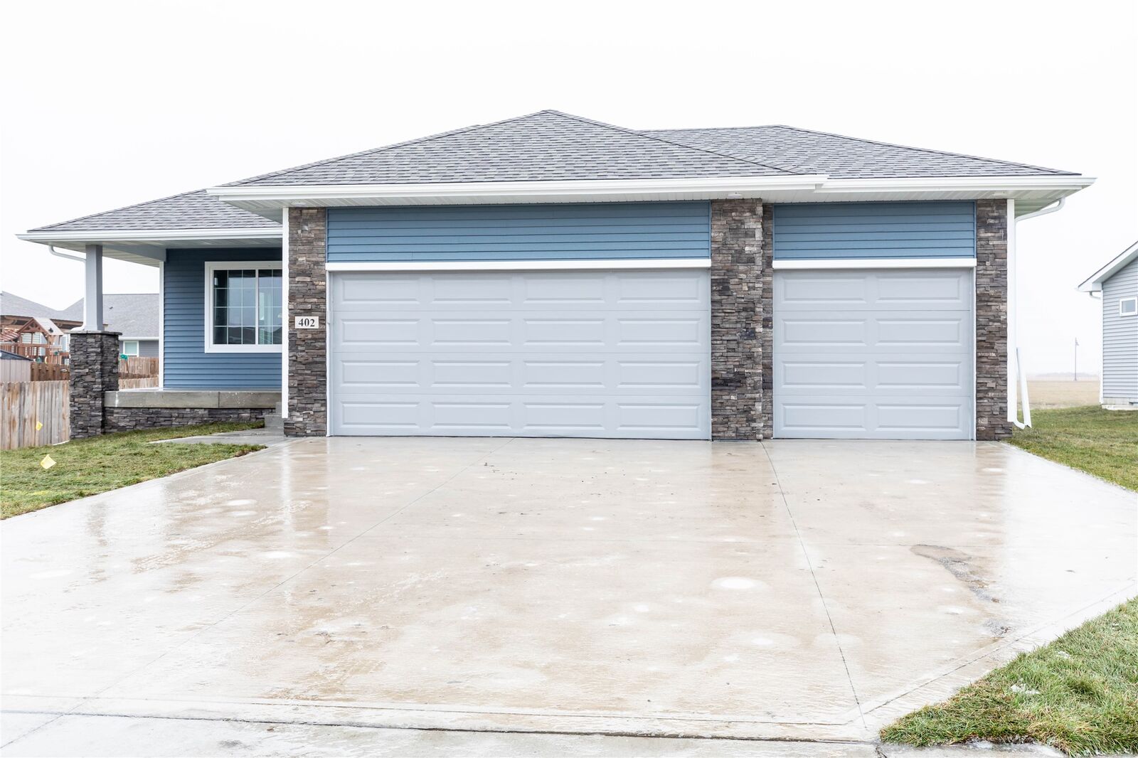 Property Photo:  402 NE Madison Avenue  IA 50073 