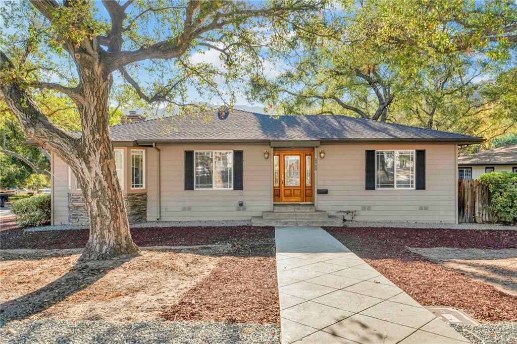 Property Photo:  2900 Sycamore Avenue  CA 91214 