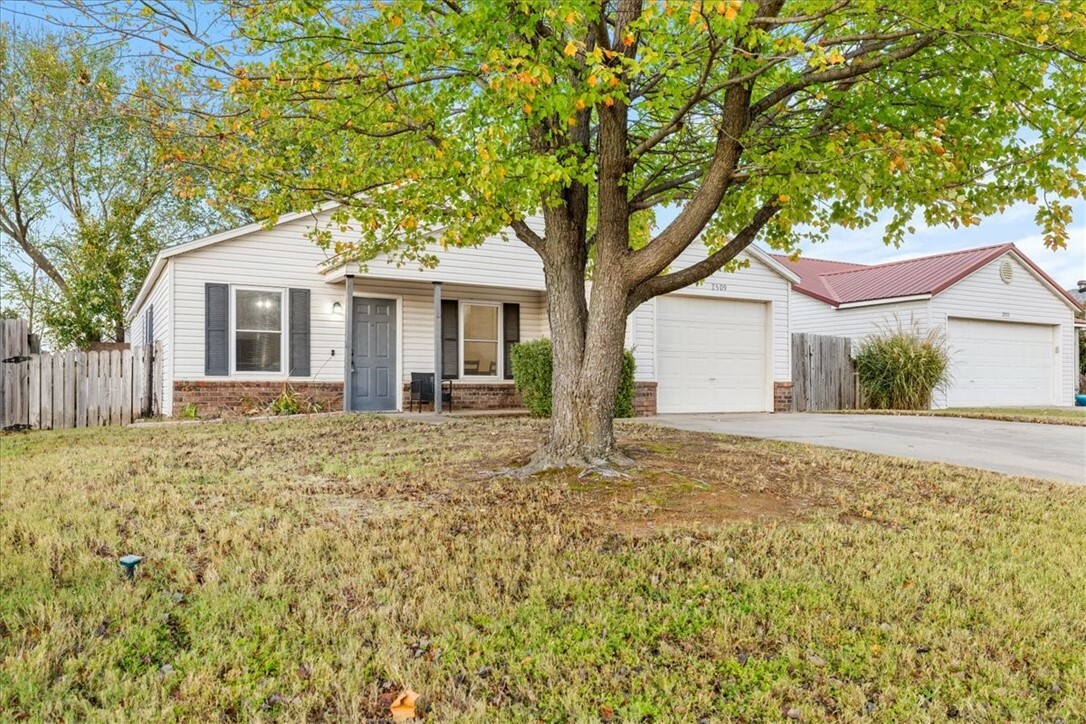 Property Photo:  2509 SE 4th Street  AR 72712 