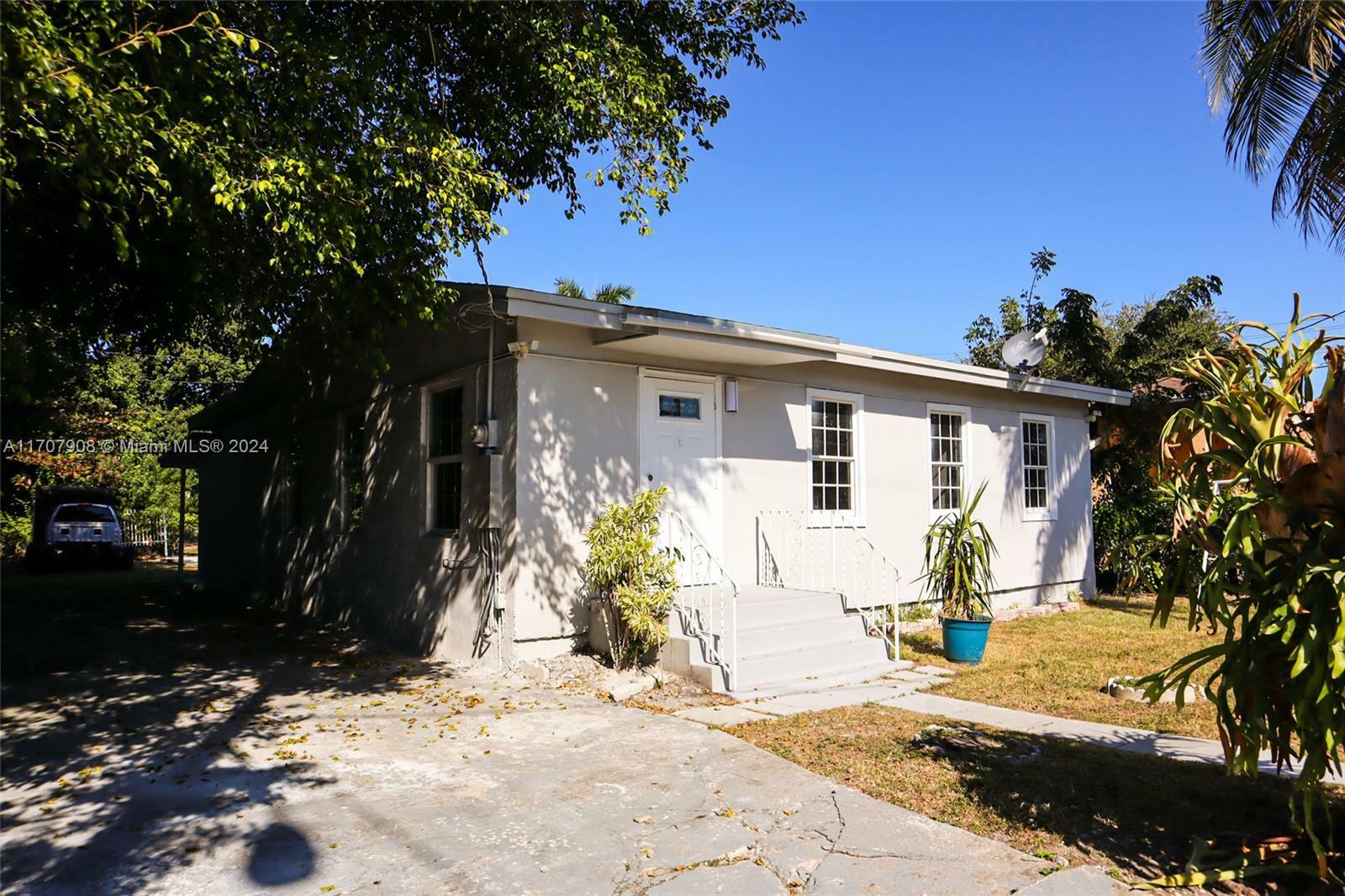 Property Photo:  415 NW 7th St  FL 33030 