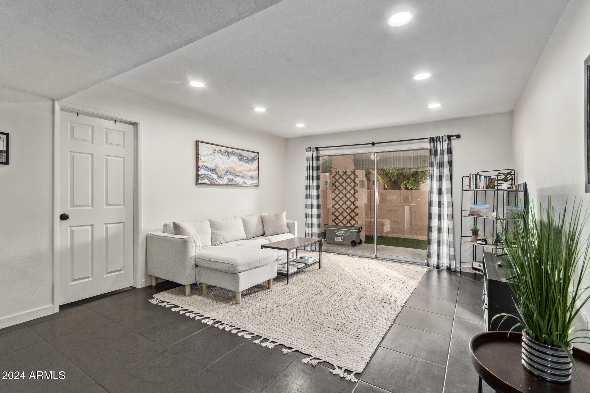 Property Photo: 540 N May Street 1102 AZ 85201