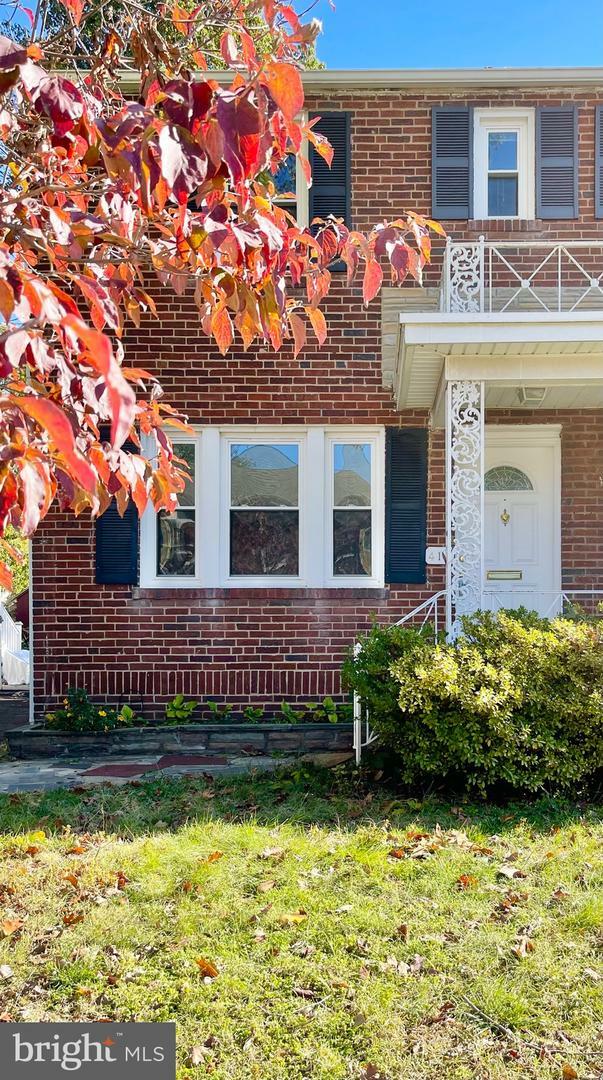 Property Photo: 417 S Veitch Street VA 22204