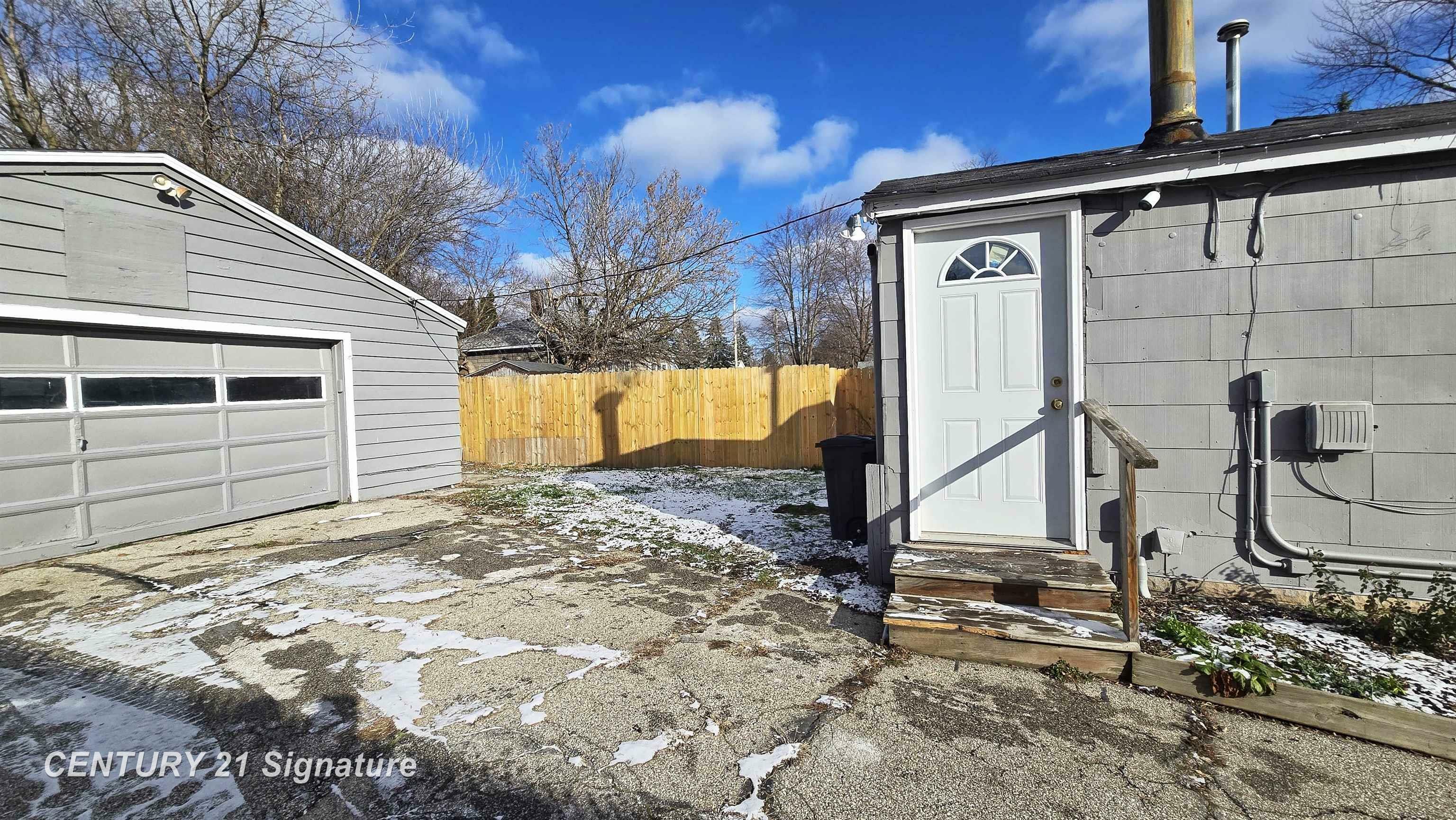 Property Photo:  1711 S Niagara Street  MI 48602 