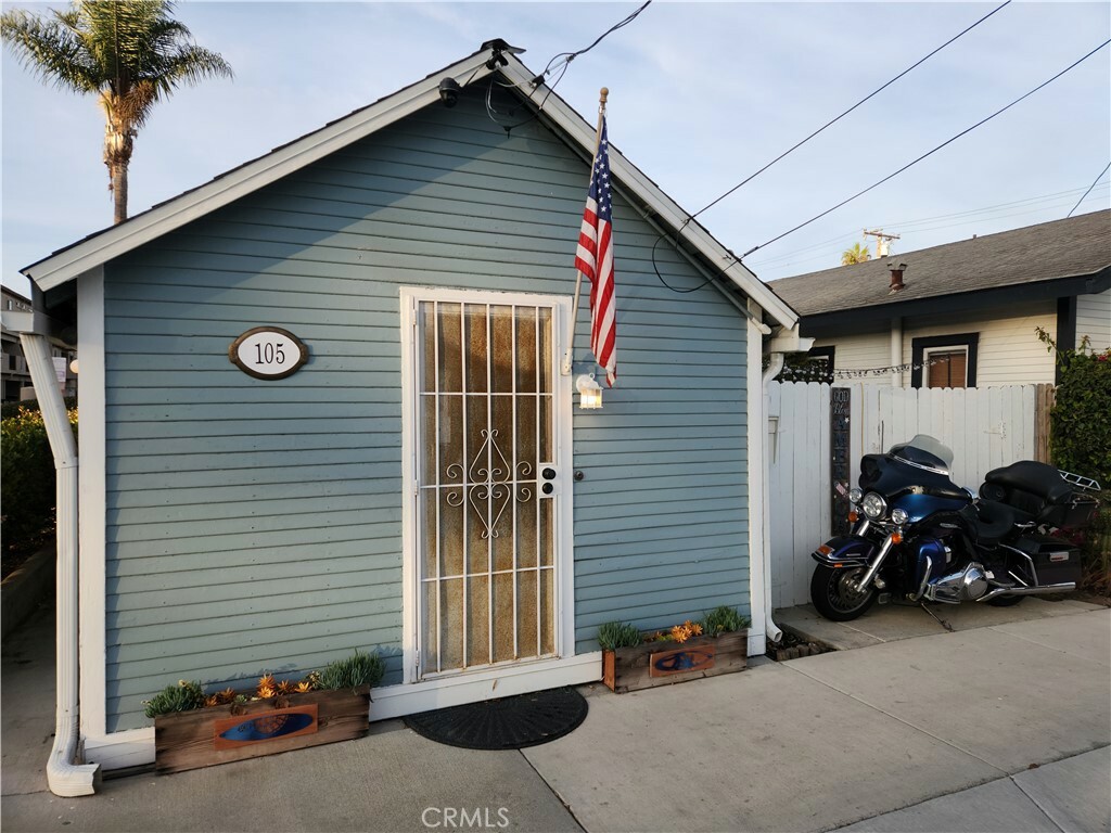 105 Acacia Avenue  Huntington Beach CA 92648 photo