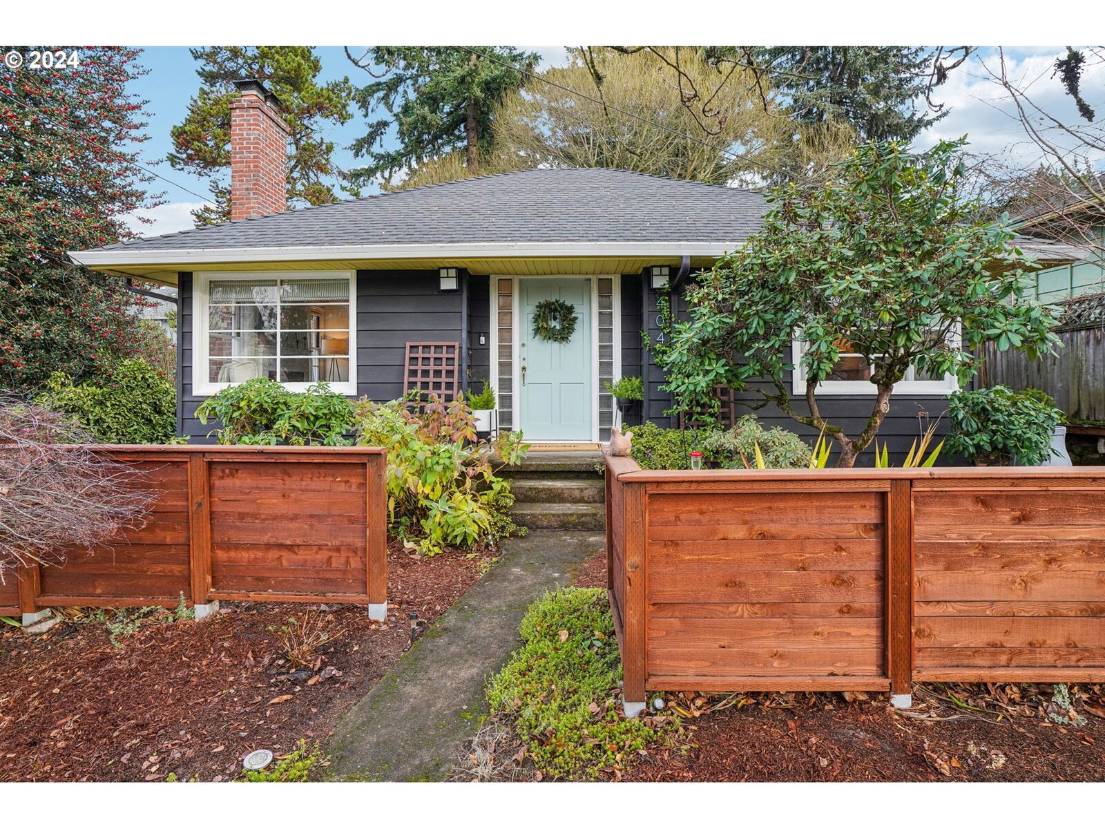 Property Photo:  404 NE 86th Ave  OR 97220 