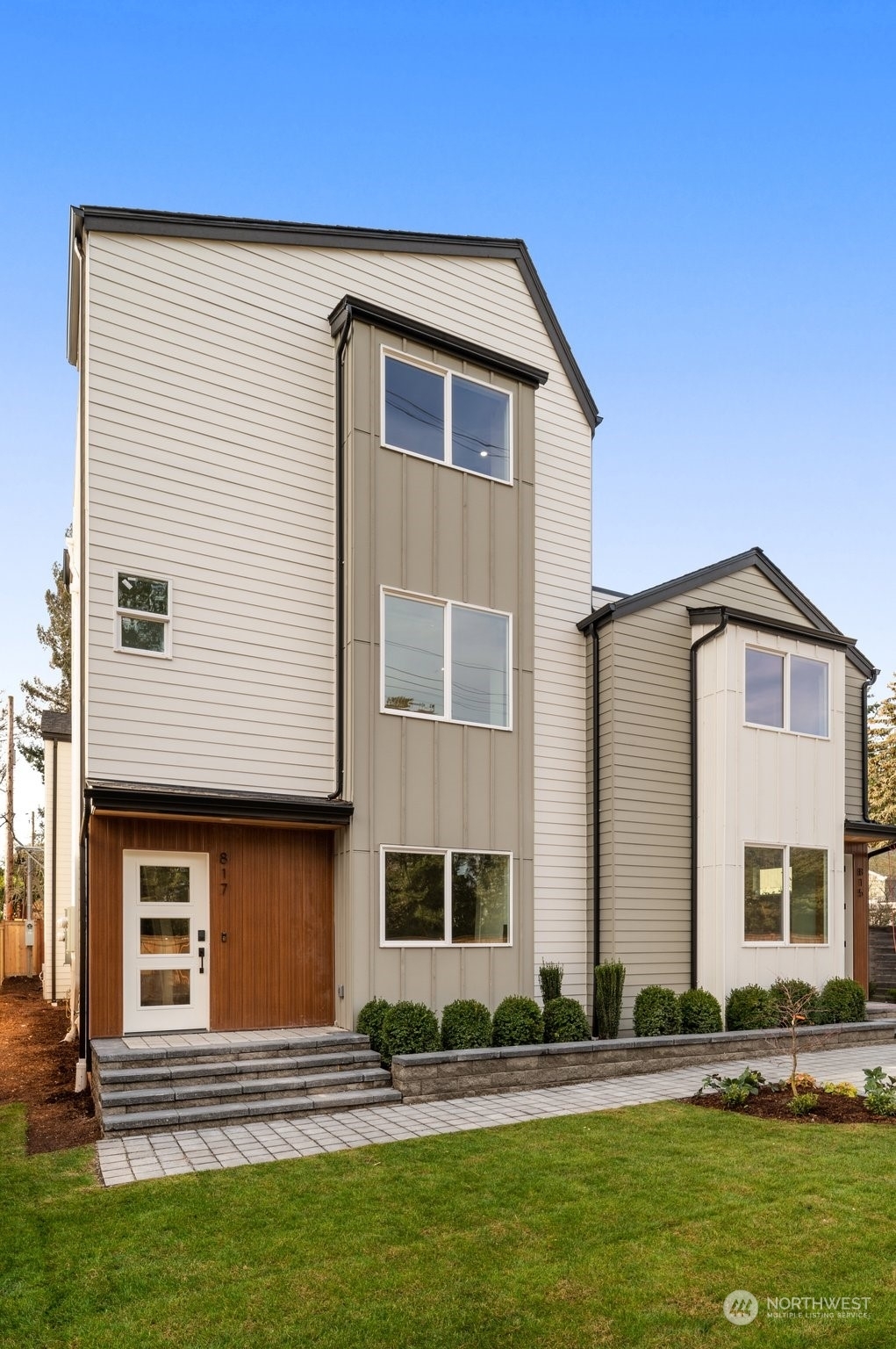 Property Photo:  817 N 115th Street  WA 98133 