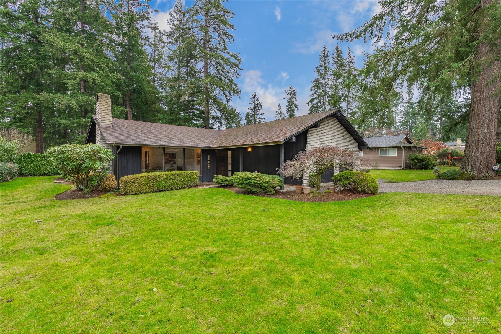 Property Photo:  2812  164th Avenue NE  WA 98008 