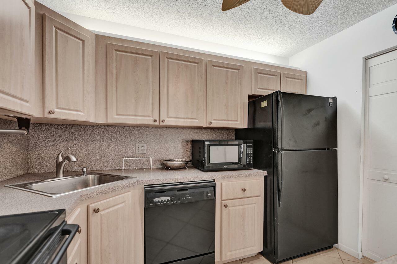 Property Photo:  442 Pine Glen Lane B2  FL 33463 