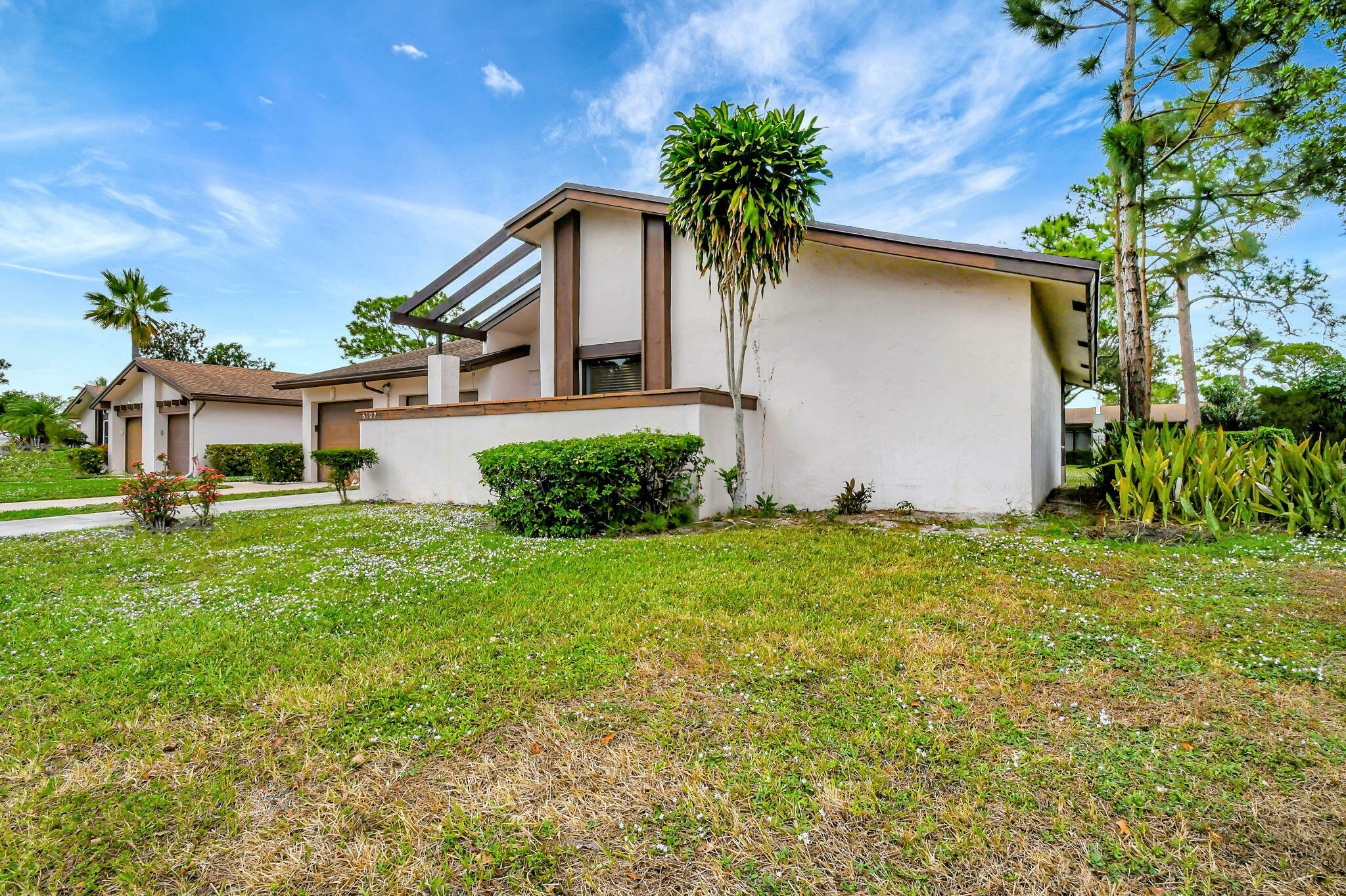 Property Photo:  6107 Elsinore Circle  FL 33463 