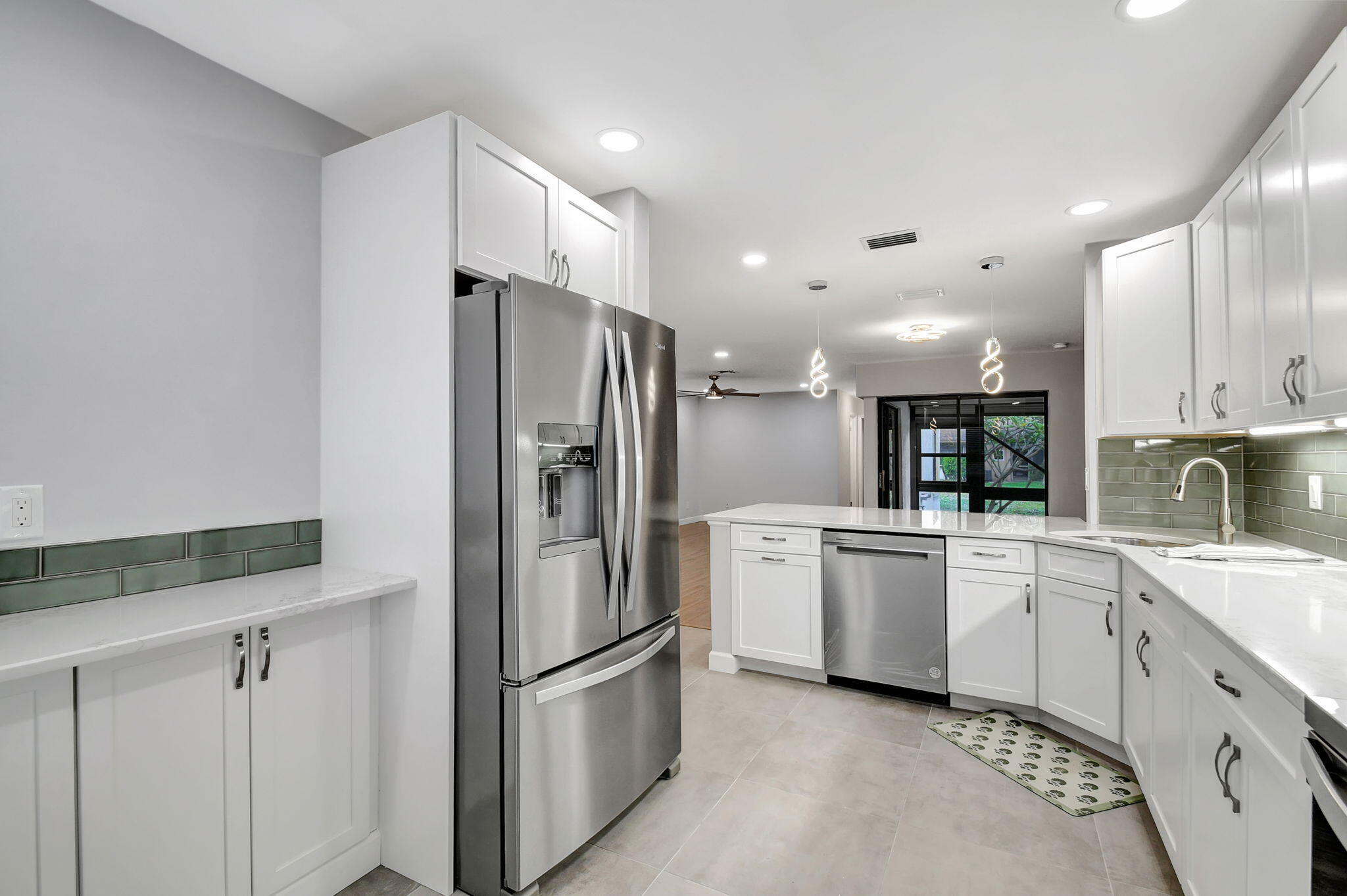 Property Photo: 6107 Elsinore Circle FL 33463