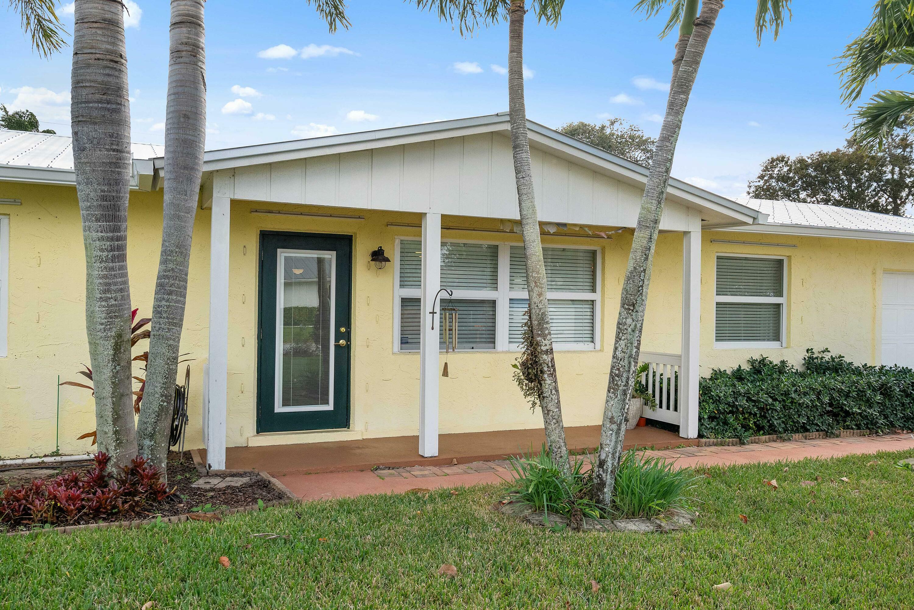 Property Photo:  7450 SE Flamingo Way  FL 33455 