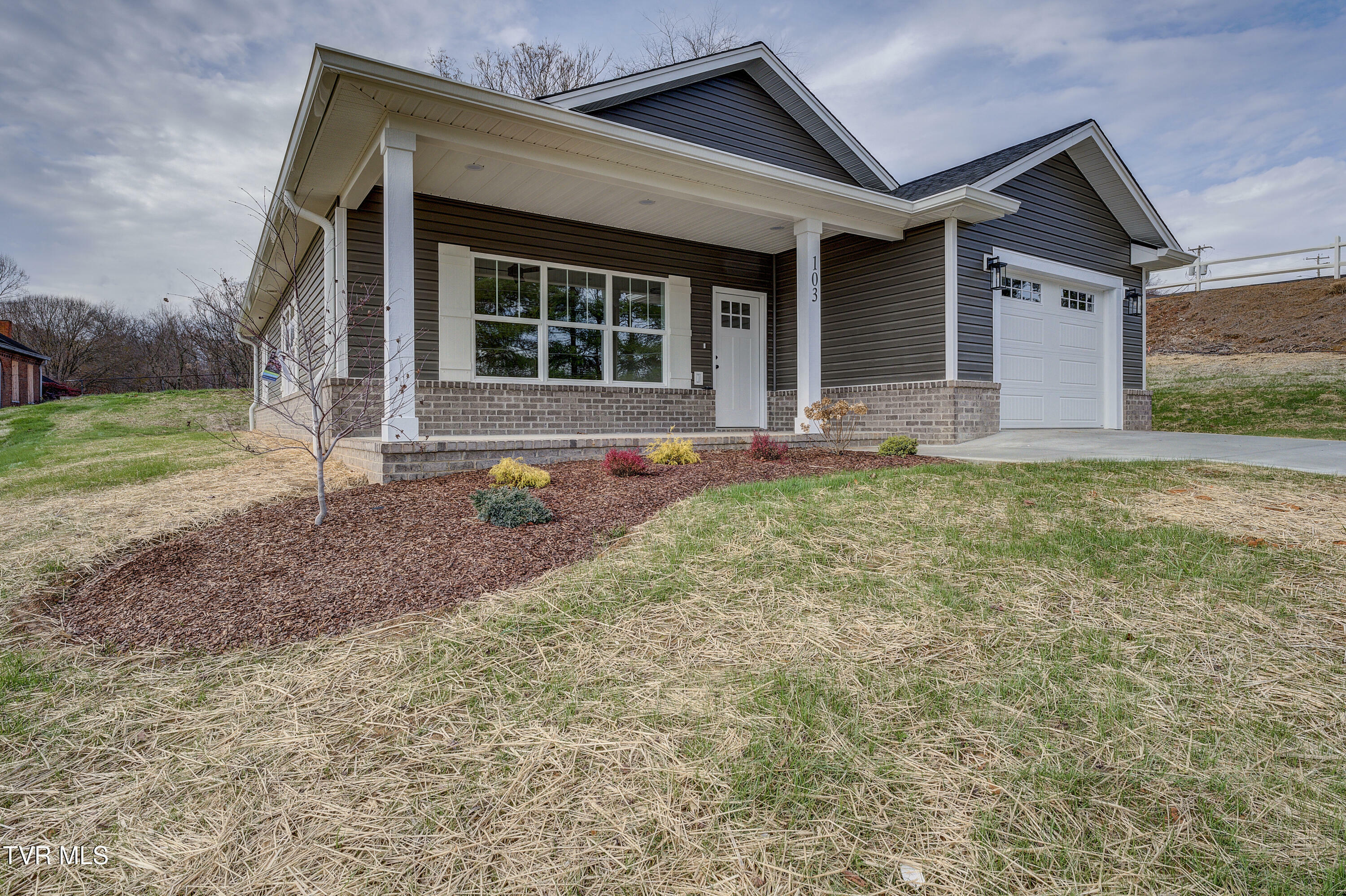 Property Photo:  103 Woodlawn Drive  TN 37604 