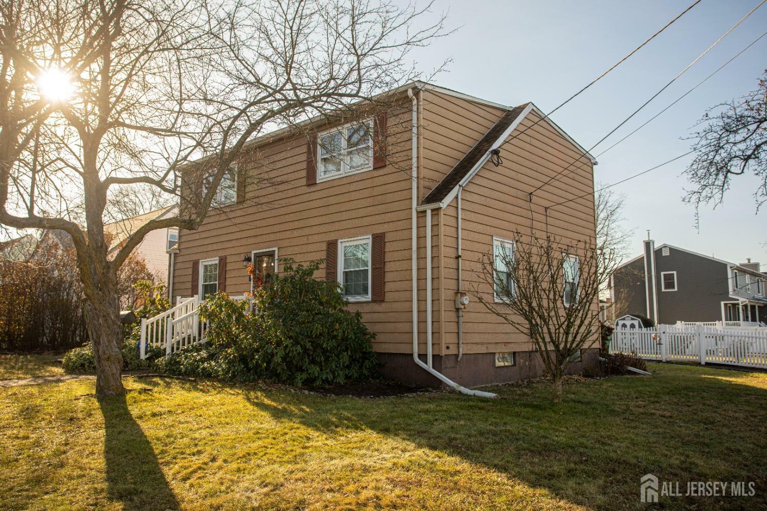 Property Photo:  162 Hillcrest Avenue  NJ 08817 