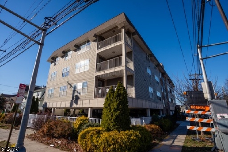 Property Photo:  594 Jefferson Ave 305  NJ 07201 