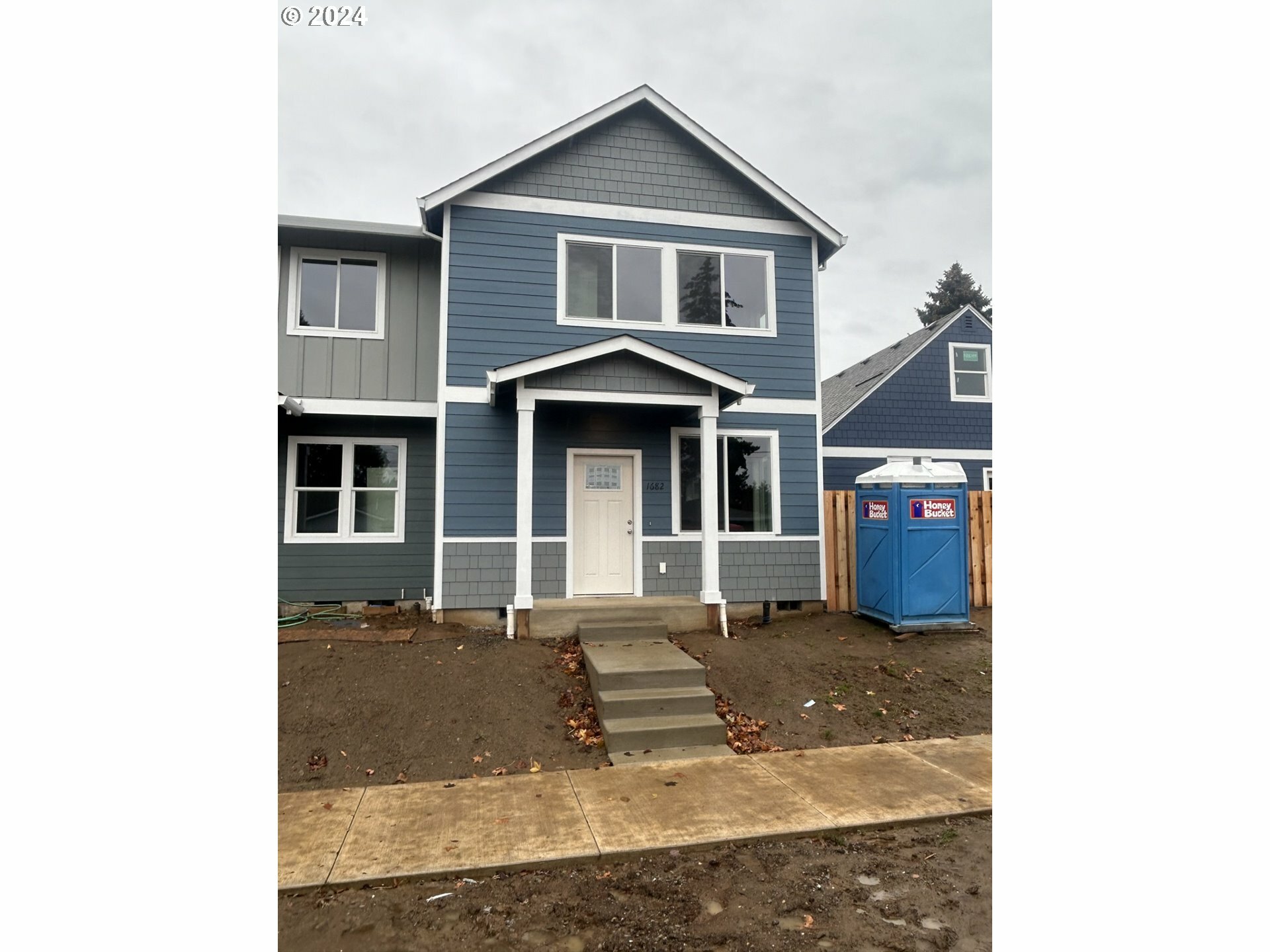 Property Photo:  1682 SE 89th Ave  OR 97216 