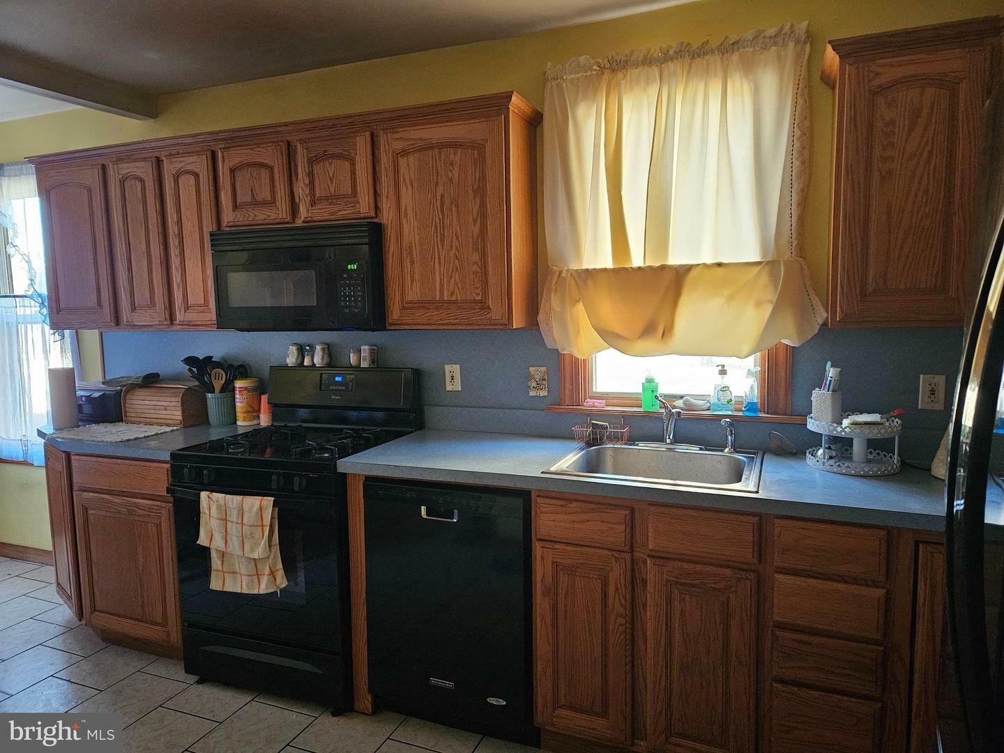 Property Photo:  229 E Knight Avenue  NJ 08108 