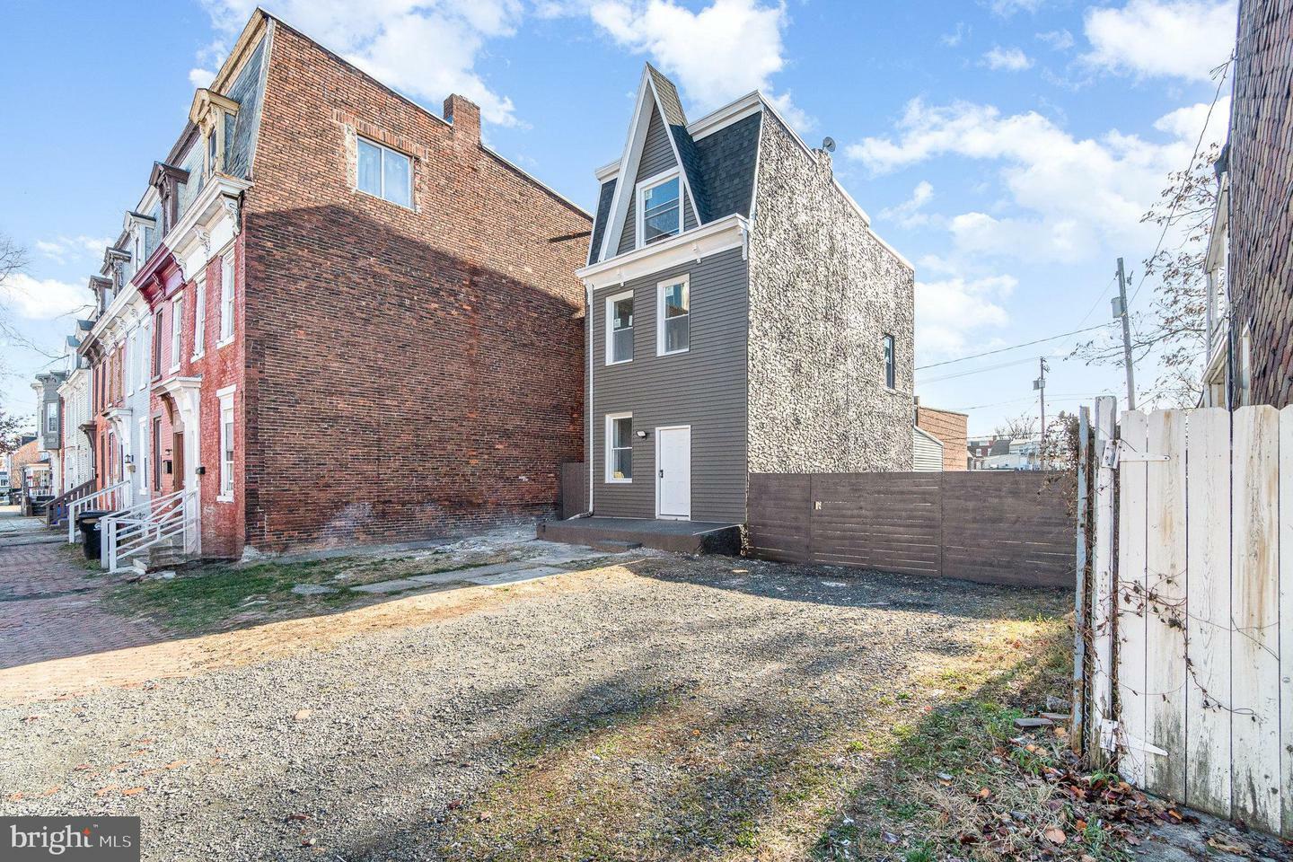 Property Photo:  1435 Vernon Street  PA 17104 