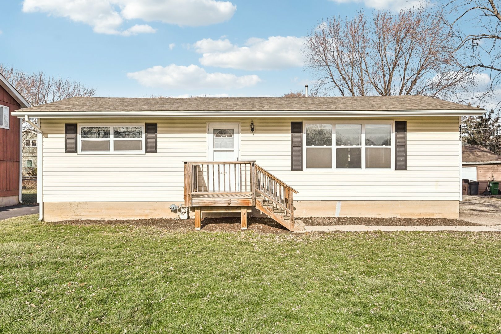 Property Photo:  4420 Clearview Drive  IL 60050 