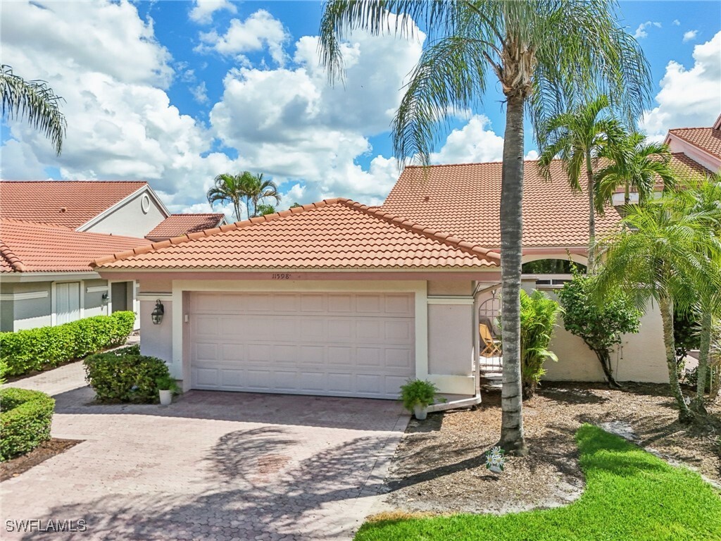 Property Photo:  11598 Quail Village Way  FL 34119 