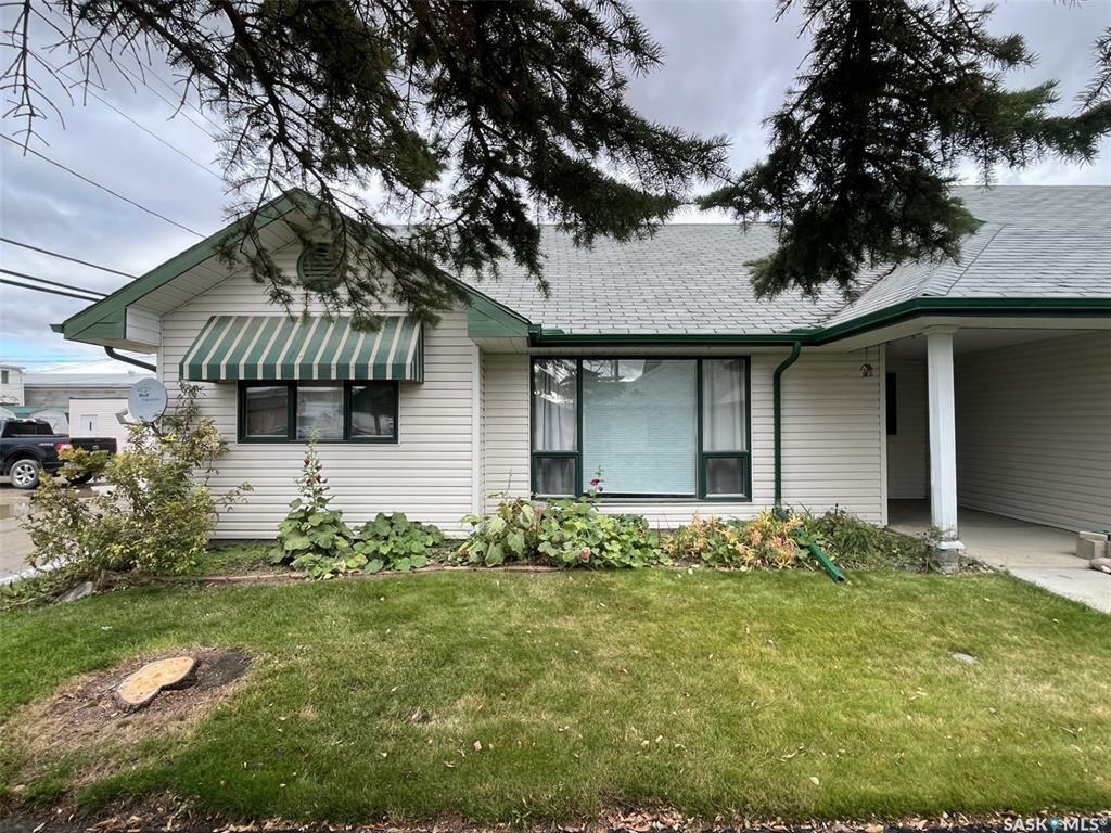 Property Photo:  105 2nd Avenue E  SK S0L 2V0 