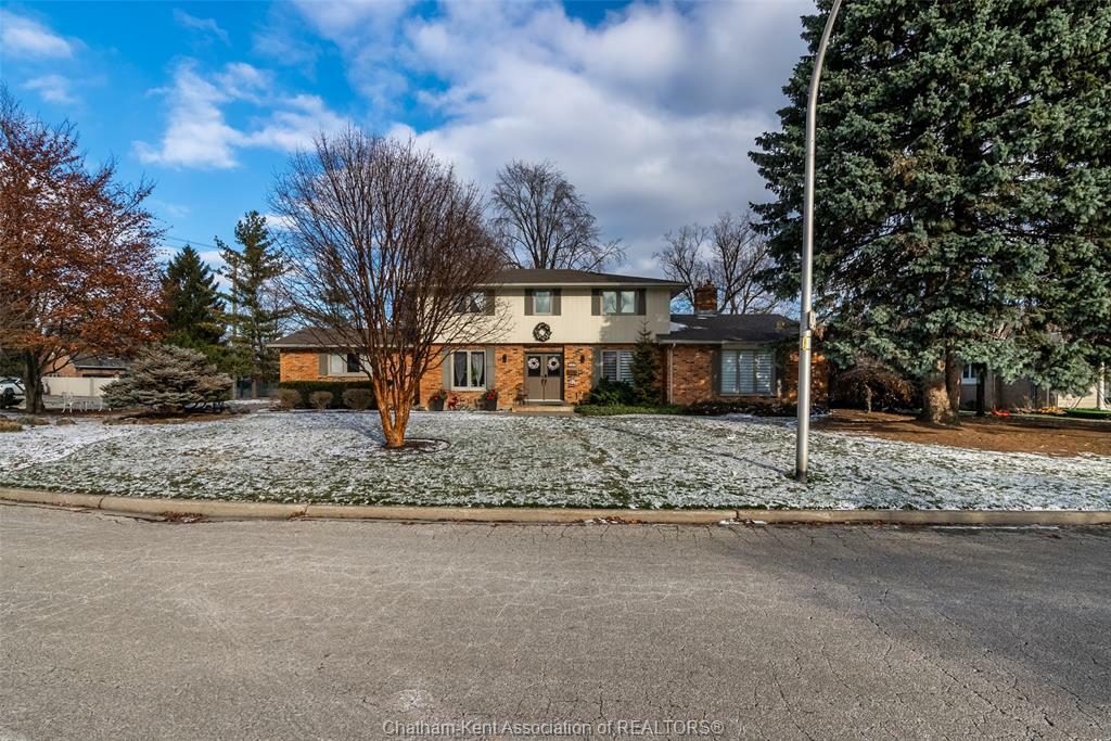 Photo de la propriété:  147 Crystal Drive  ON N7M 3C8 