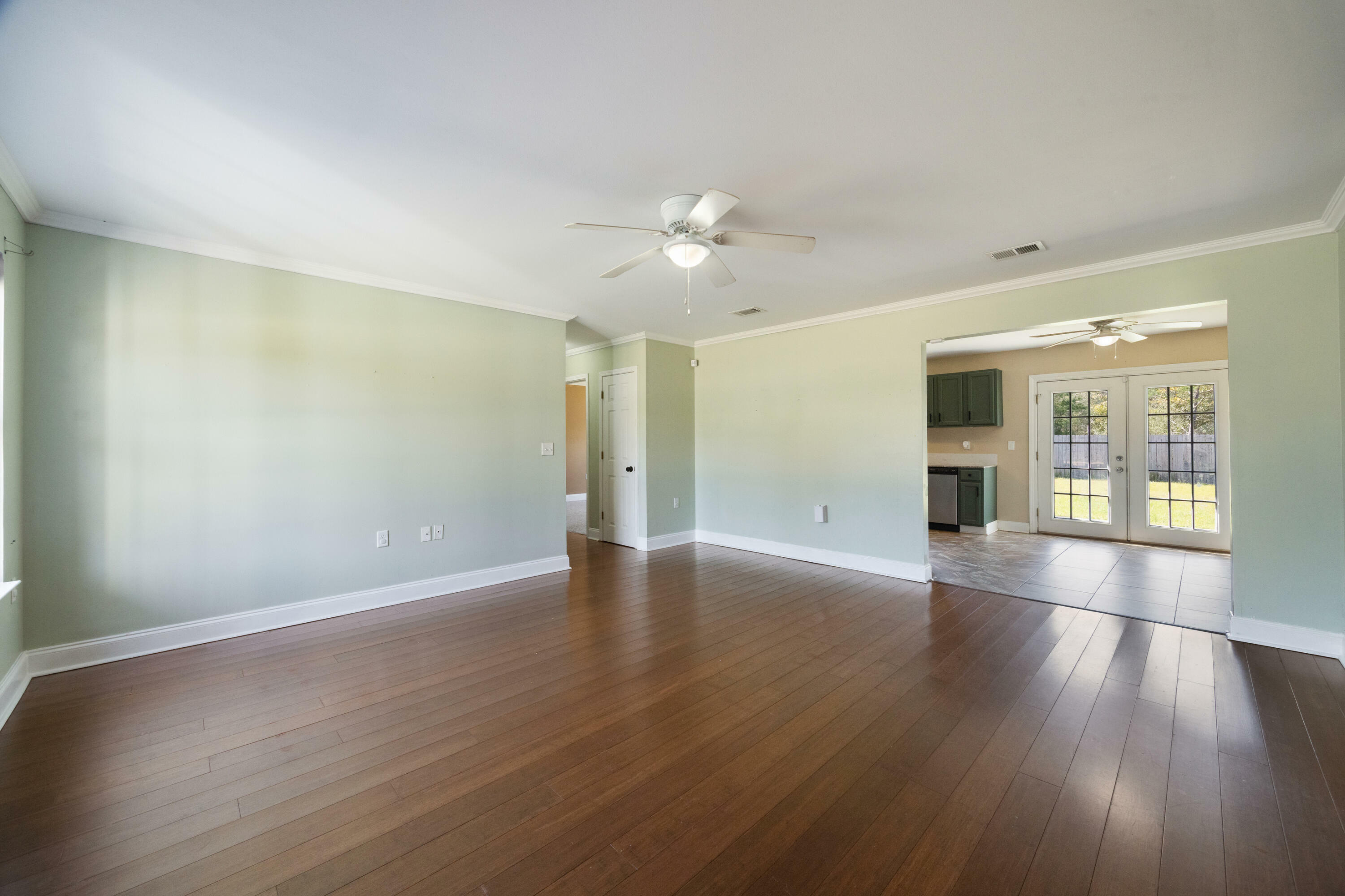 Property Photo: 4696 Bobolink Way FL 32539