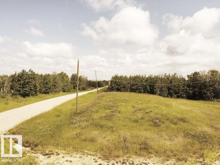 Property Photo: 58013 Rge Rd 81 AB T0E 1N0