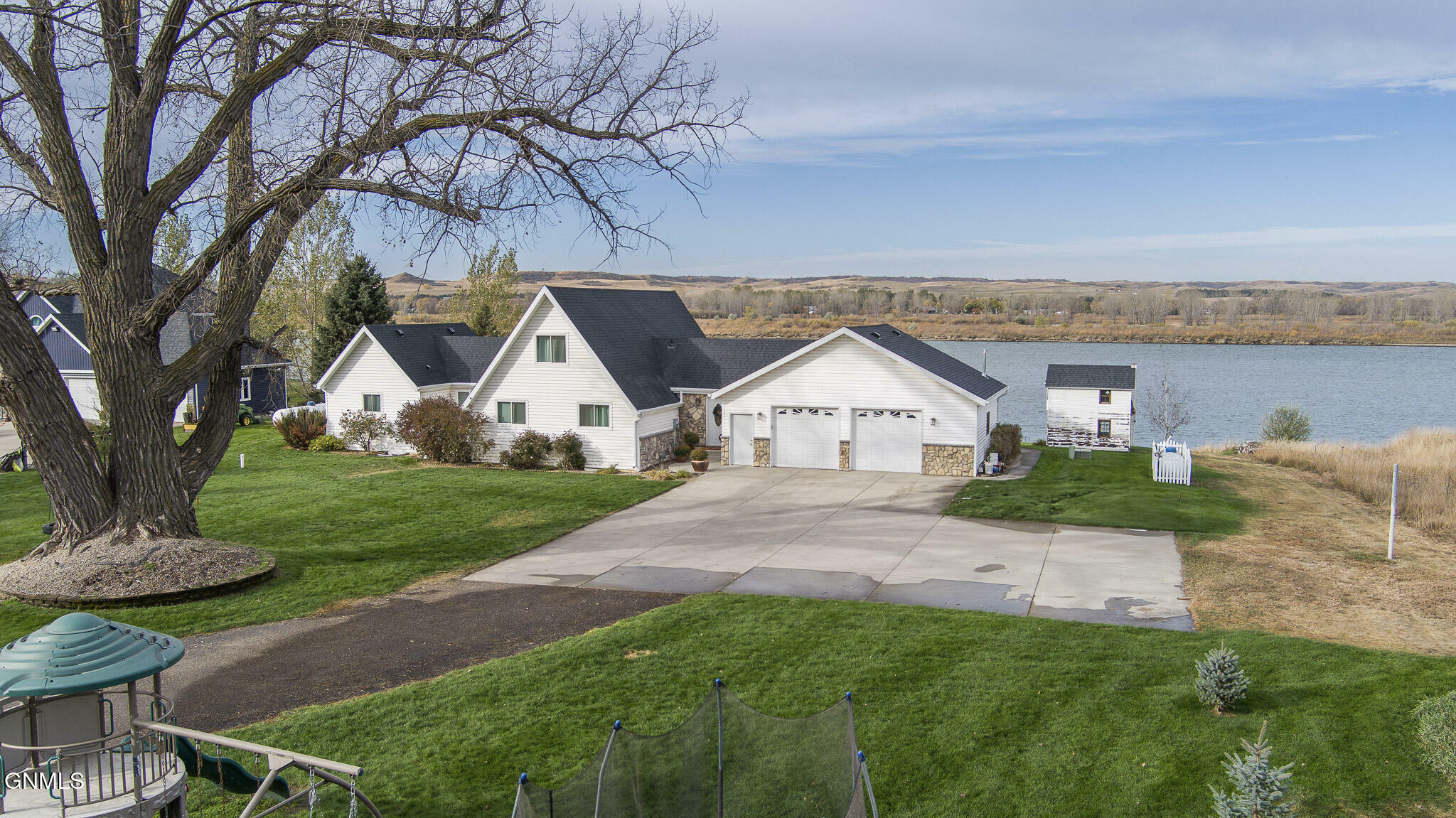 Property Photo: 9332 Island Road ND 58503