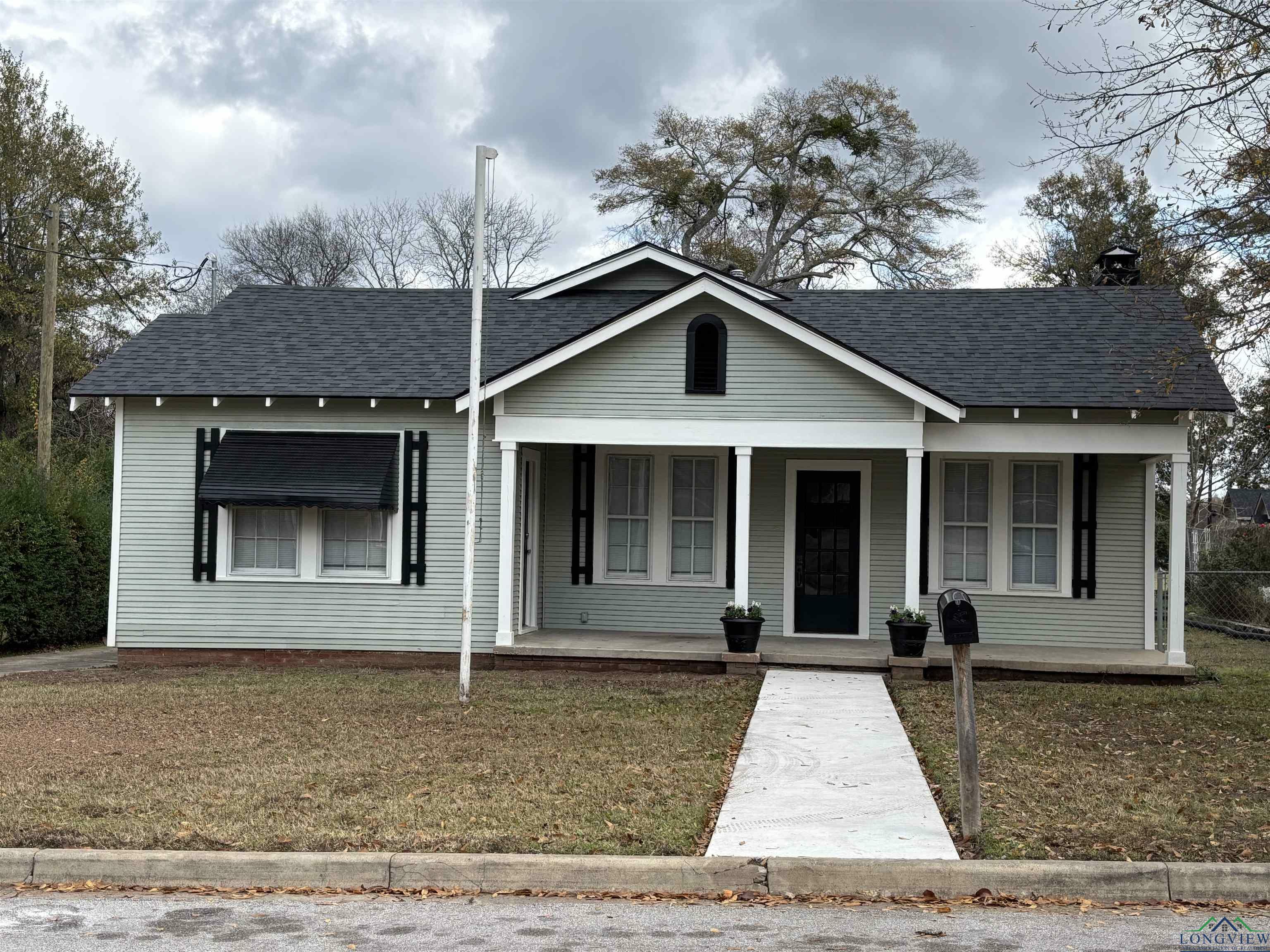 Property Photo:  804 Laylon  TX 75652 