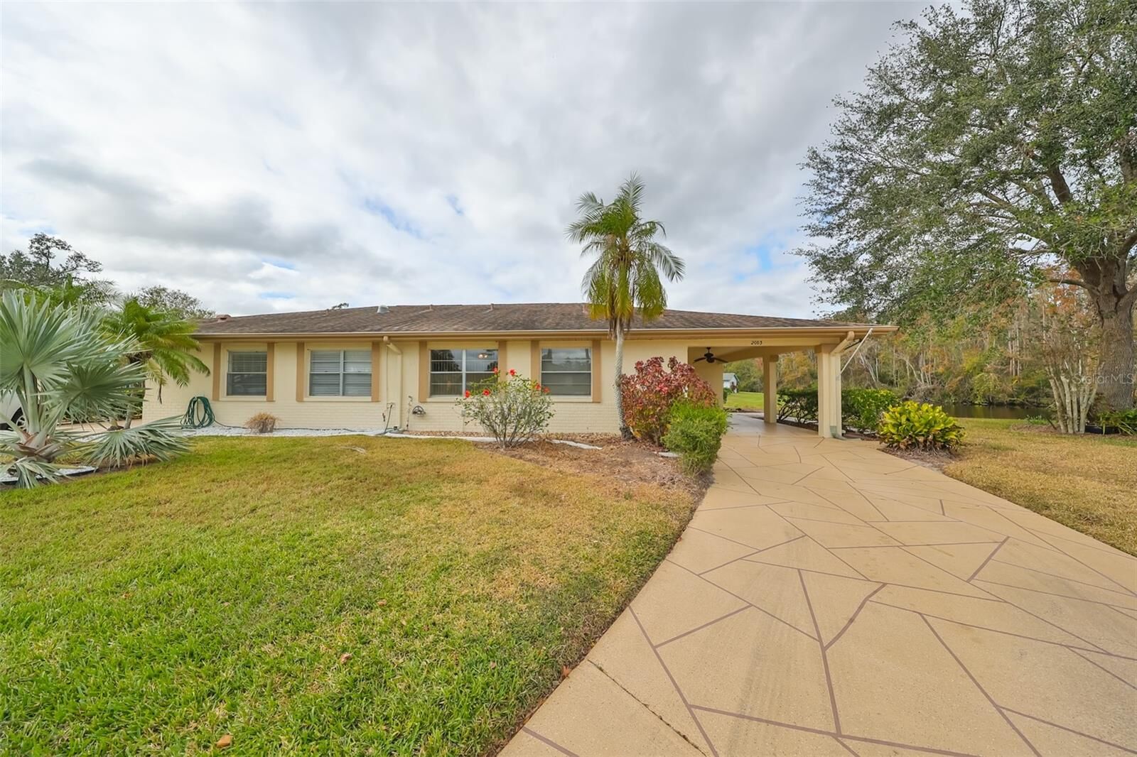 Property Photo: 2003 Halmrock Place FL 33573