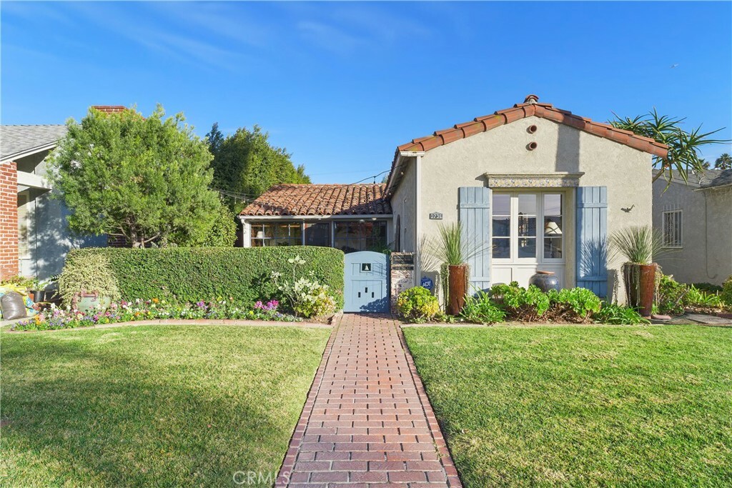 Property Photo:  3736 Gaviota Avenue  CA 90807 