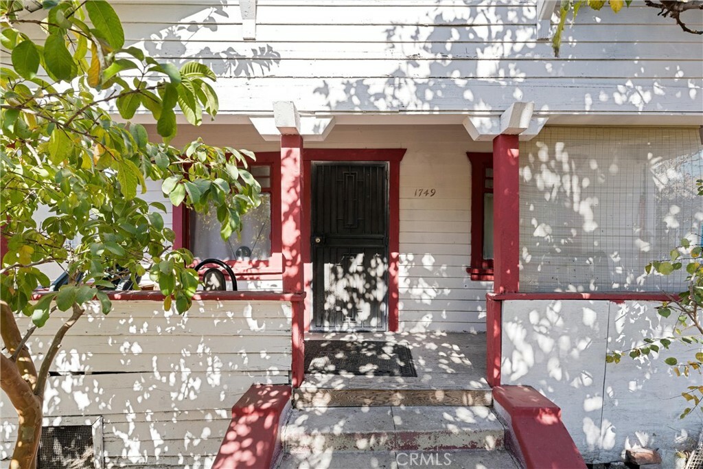 Property Photo:  1749 E 43rd Street  CA 90058 