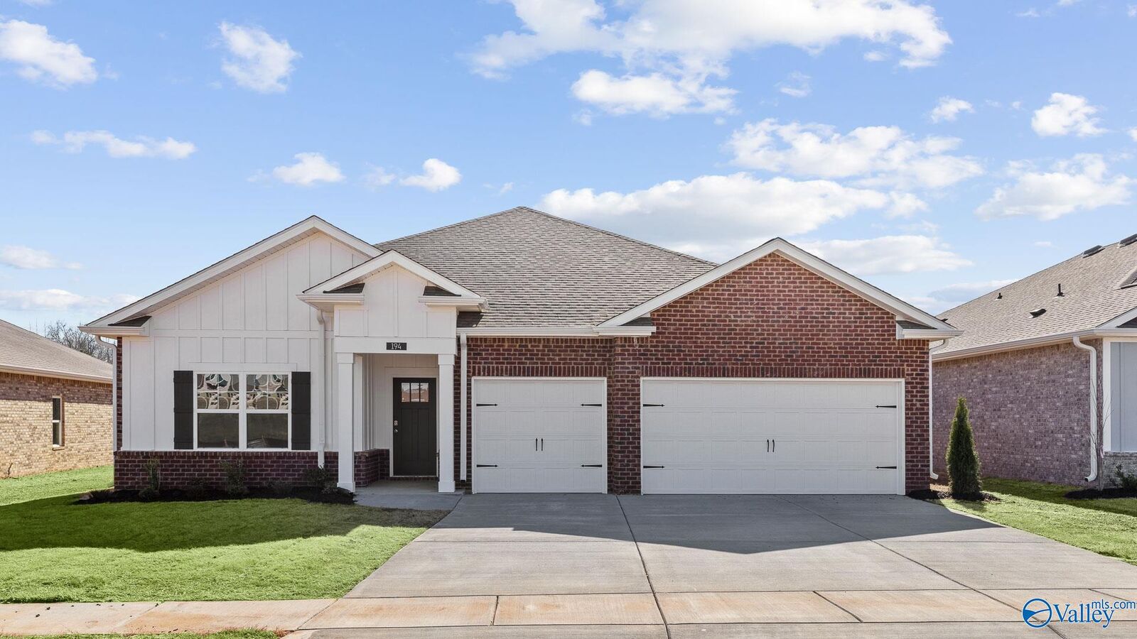 Property Photo:  194 Bramble Creek Drive  AL 35759 