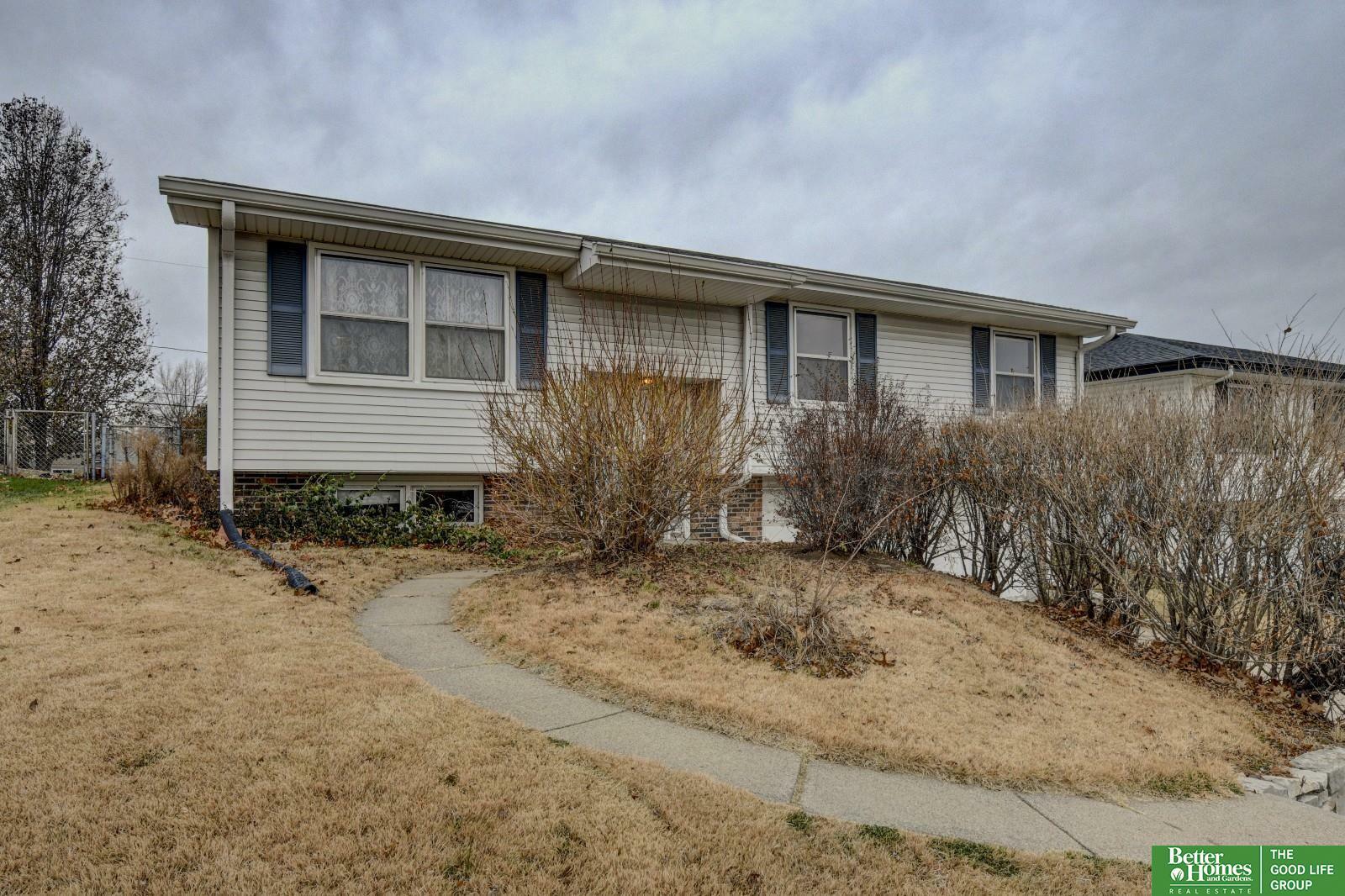 Property Photo:  2406 S 48th Avenue  NE 68106 