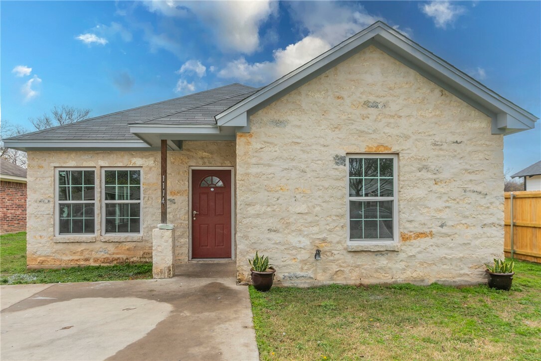 Property Photo:  1114 Houston Street  TX 76704 