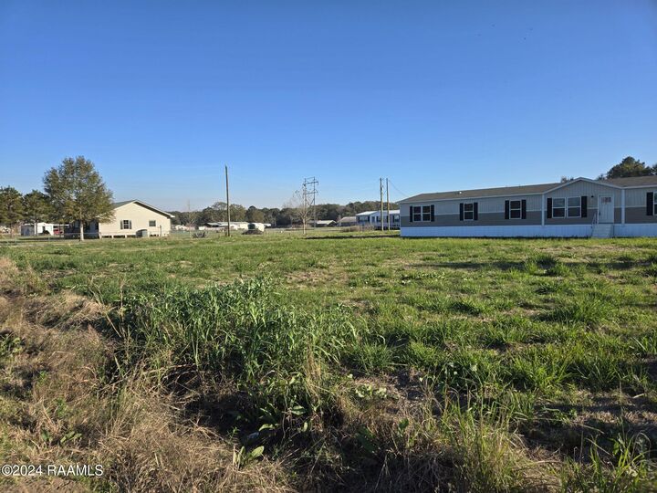 Property Photo: 1130-B Nassans Road LA 70582