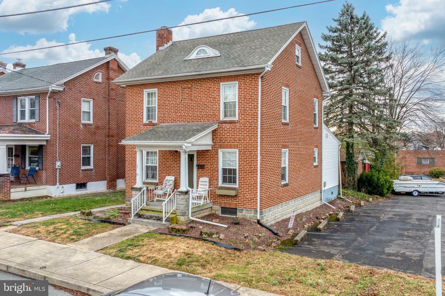 Property Photo:  43 Spruce Street  PA 17522 