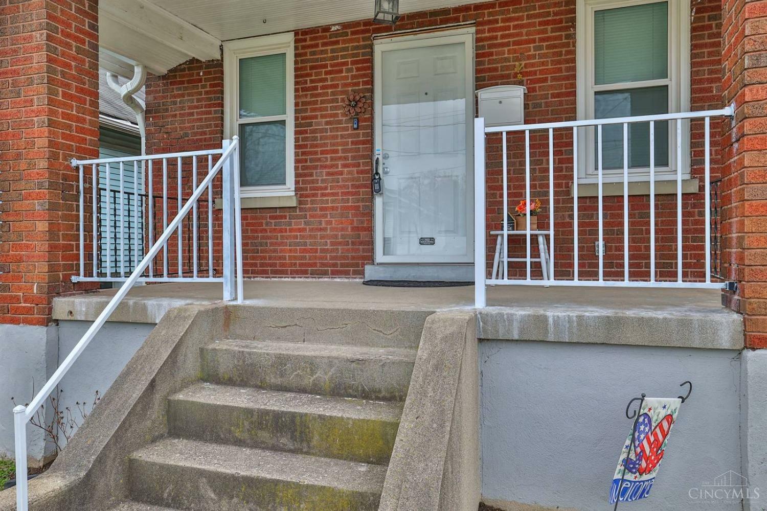 Property Photo:  1637 De Armand Avenue  OH 45239 