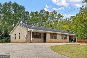 Property Photo:  1085 Eastview Road NE  GA 30012 