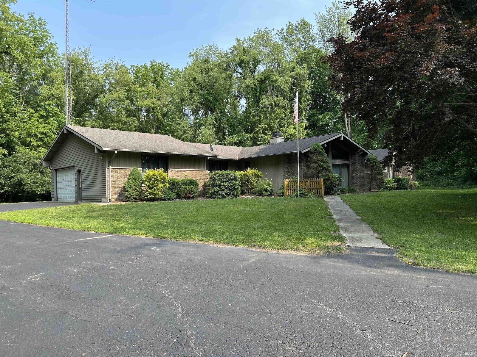 Property Photo: 572 N 350 E IN 46947