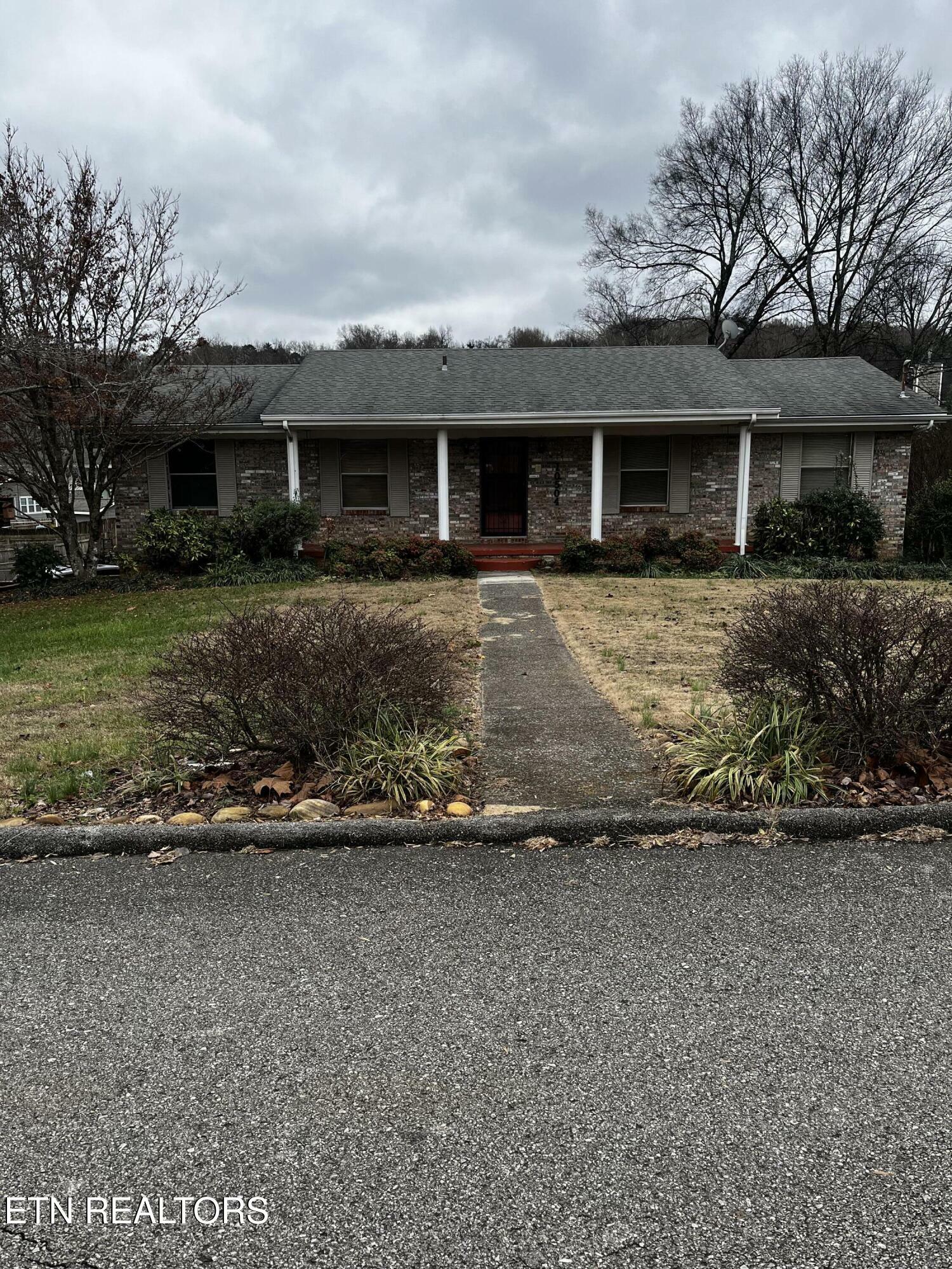 10504 Blakewood Drive  Knoxville TN 37922 photo