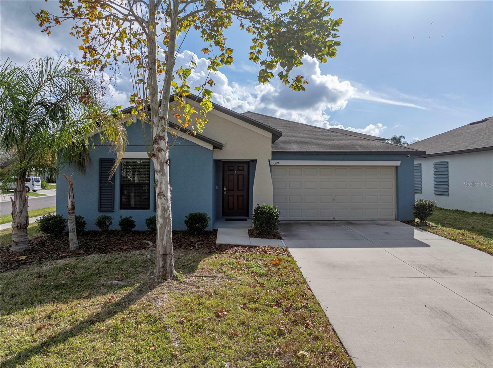 Property Photo:  10119 Rose Petal Place  FL 33578 