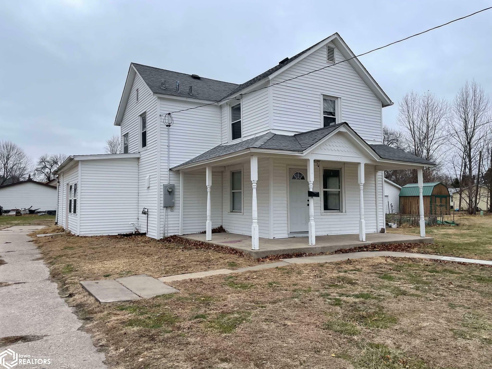 Property Photo: 1728 Dodge Street IA 52601