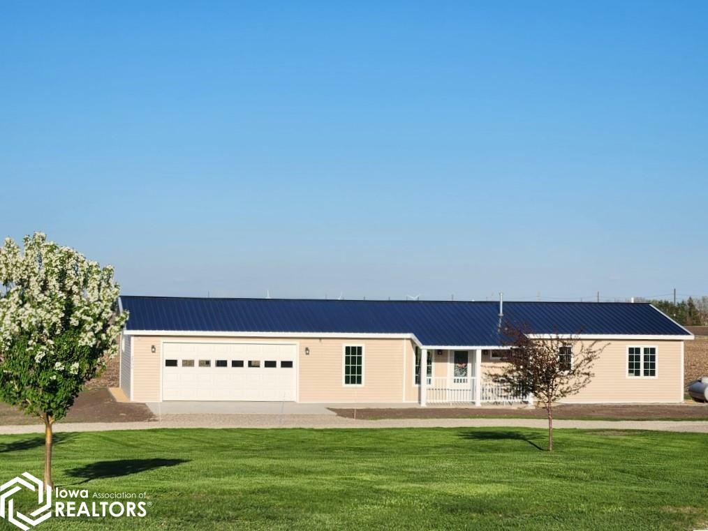 Property Photo: 2506 S 32nd Street IA 50428