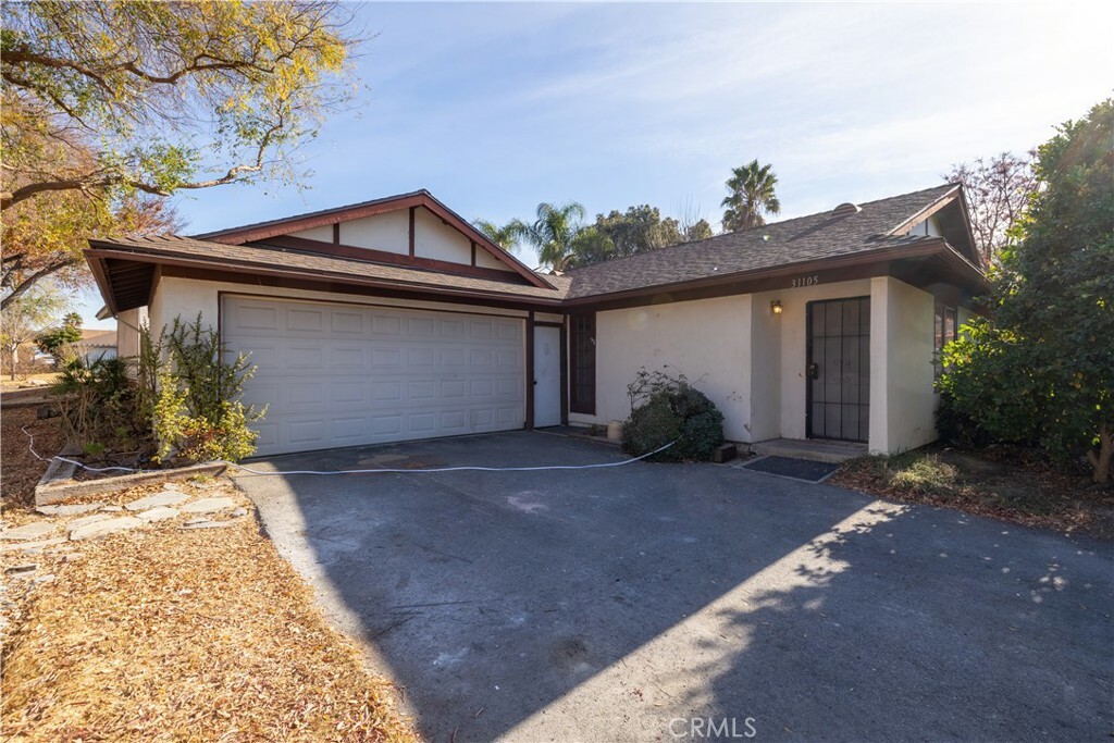 Property Photo:  31105 Camino Del Este  CA 92591 