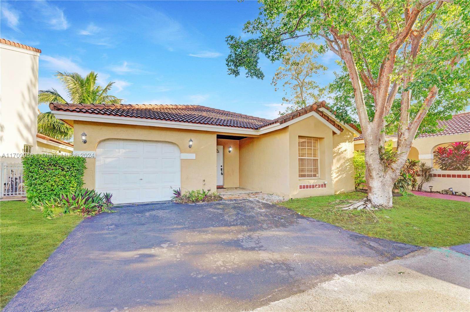 Property Photo:  1405 Seagrape Cir  FL 33326 