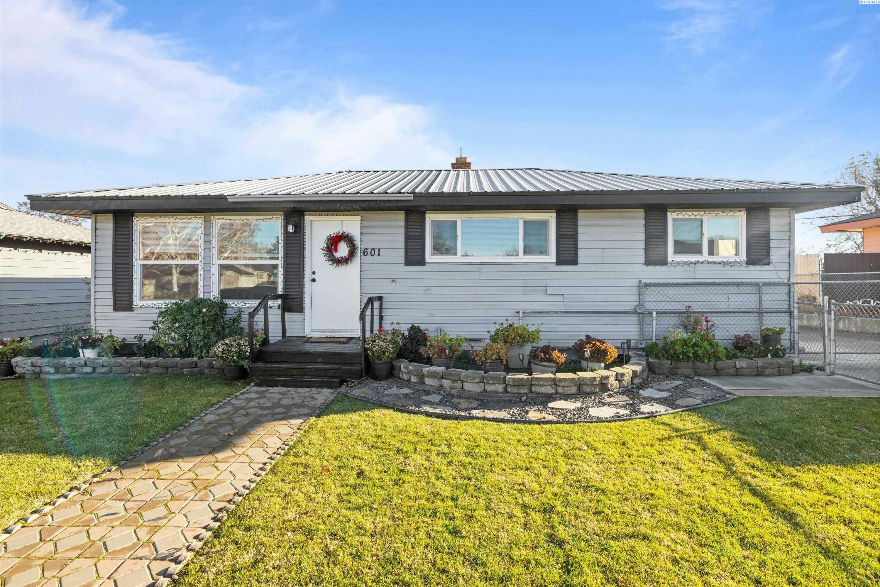 Property Photo:  601 S Buntin St  WA 99336 