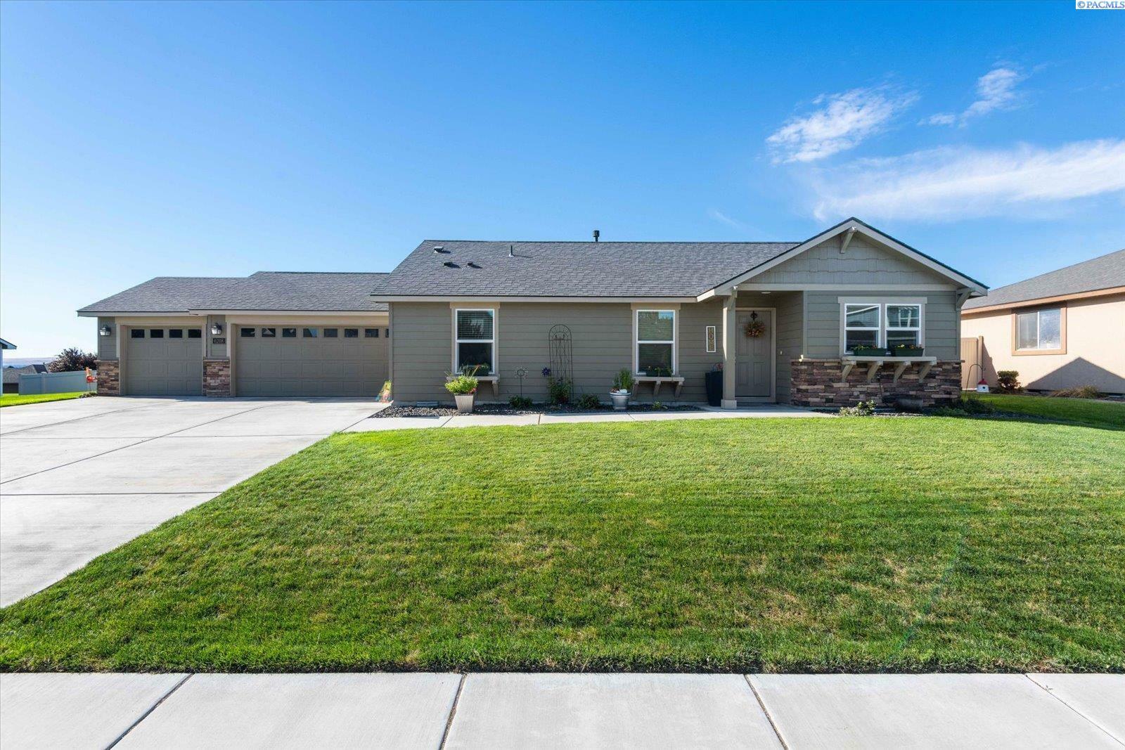 6208 Turf Paradise Dr  Pasco WA 99301 photo