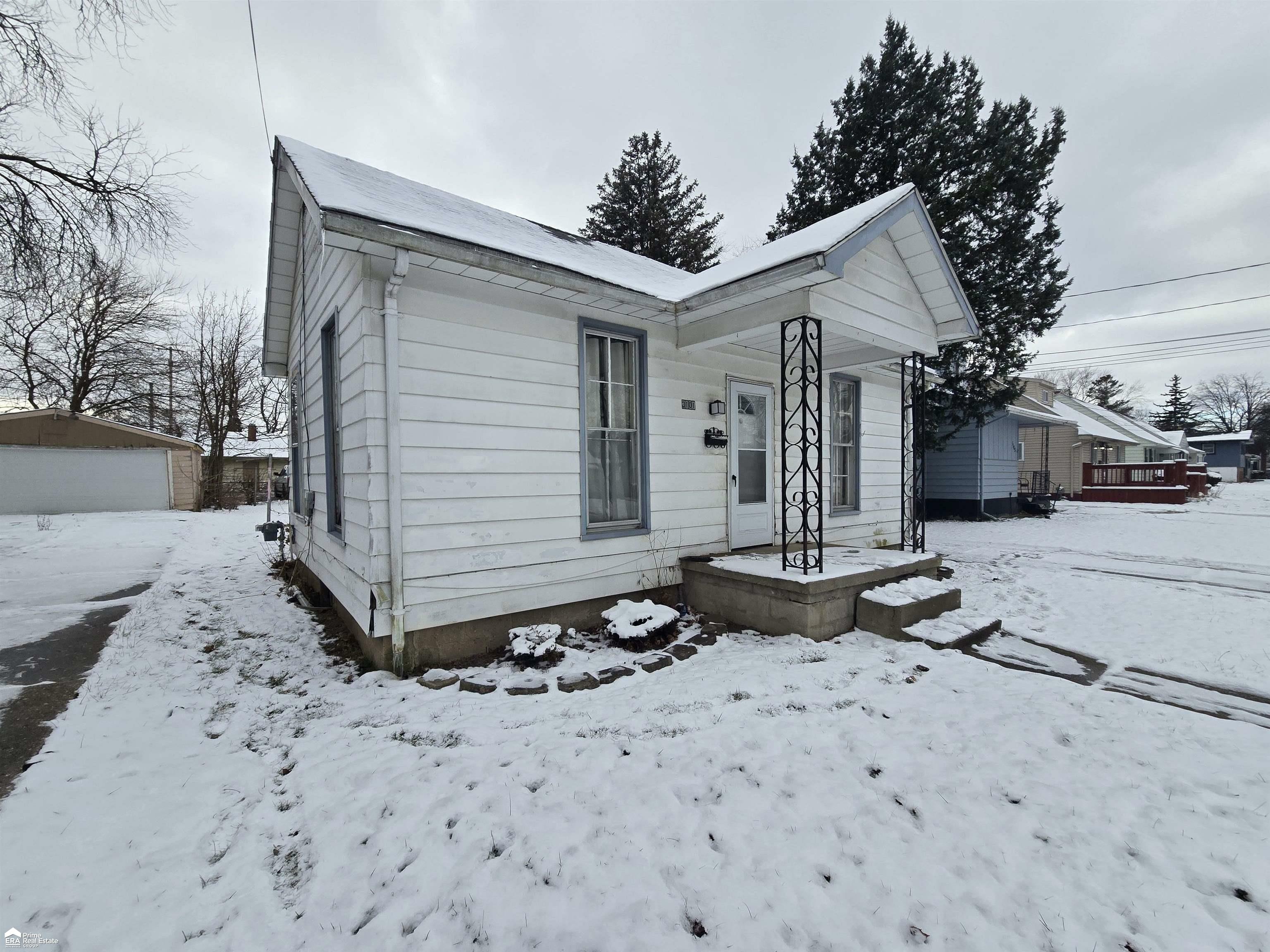 Property Photo:  3101 Barth Street  MI 48504 